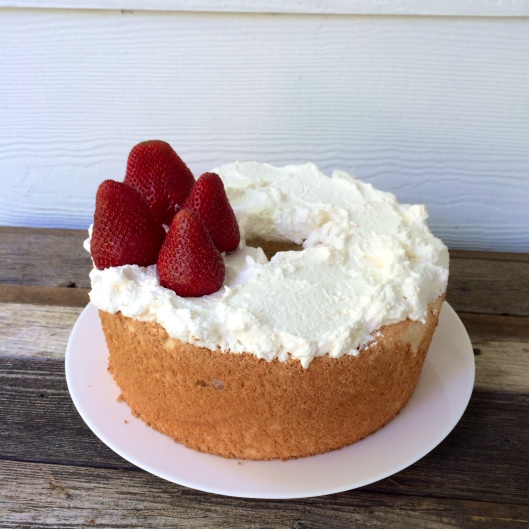 angel food cake strawberry whipped cream